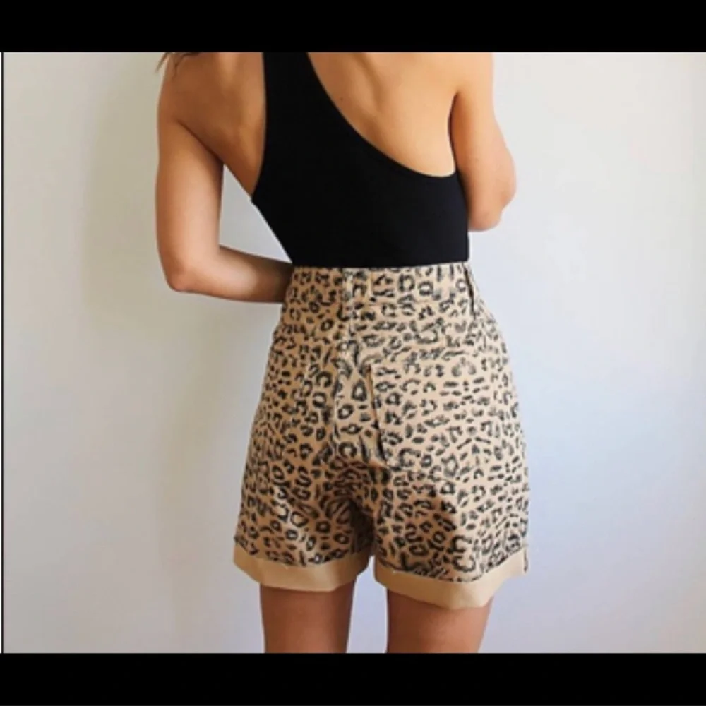 We The Free Dogtown Tan Cheetah Print High Waisted Cut-off Short Size 27